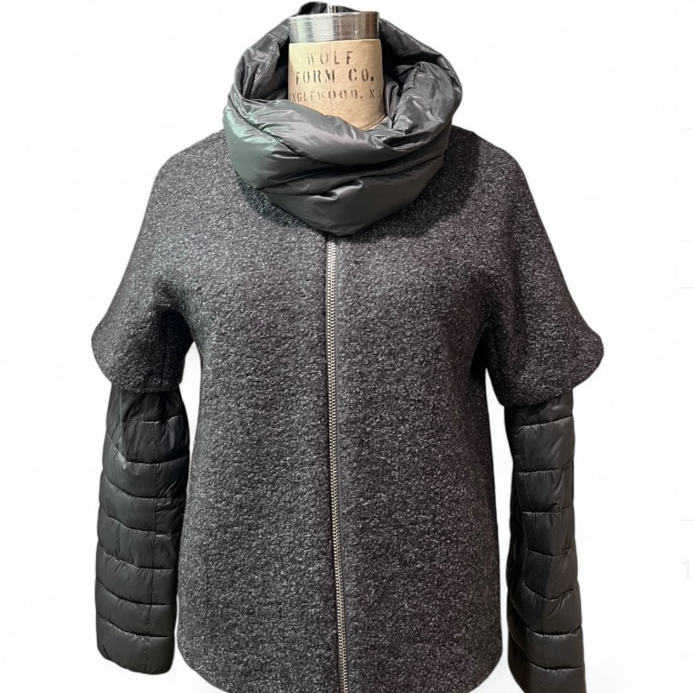 NWOT European Style Women's Jacket with Puffer Sleeves and Removable neck Size L